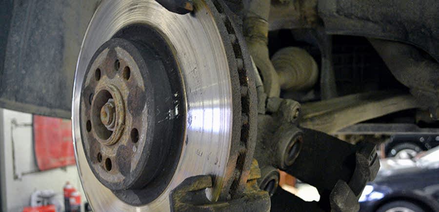 Замена тормозных колодок