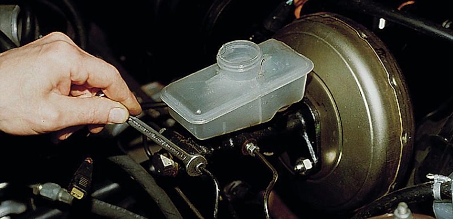 Замена главного тормозного цилиндра